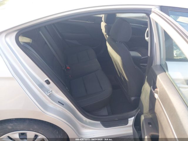 5NPD74LF6JH317760 Hyundai ELANTRA SE