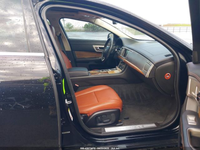2010 JAGUAR XF SAJWA0HE1AMR64142 Photo 4