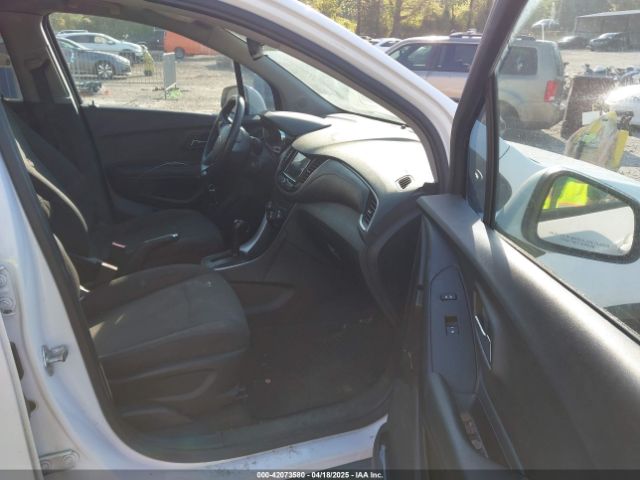 3GNCJKSB4KL398122 Chevrolet TRAX LS