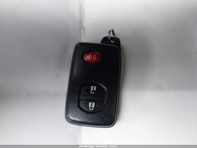 JTDKN3DU5E1814588 Toyota Prius Two