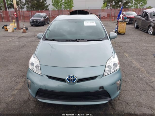 JTDKN3DU5E1814588 Toyota Prius Two