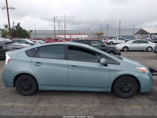 JTDKN3DU5E1814588 Toyota Prius Two
