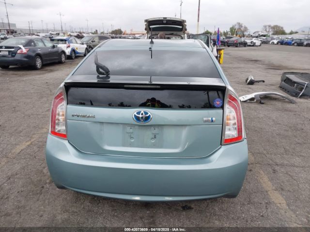JTDKN3DU5E1814588 Toyota Prius Two