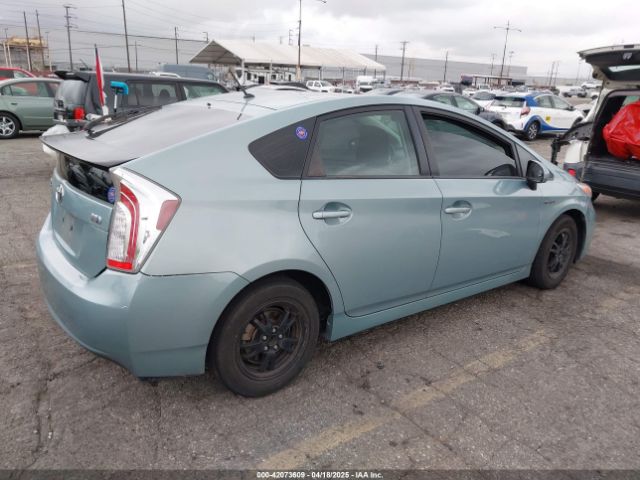 JTDKN3DU5E1814588 Toyota Prius Two