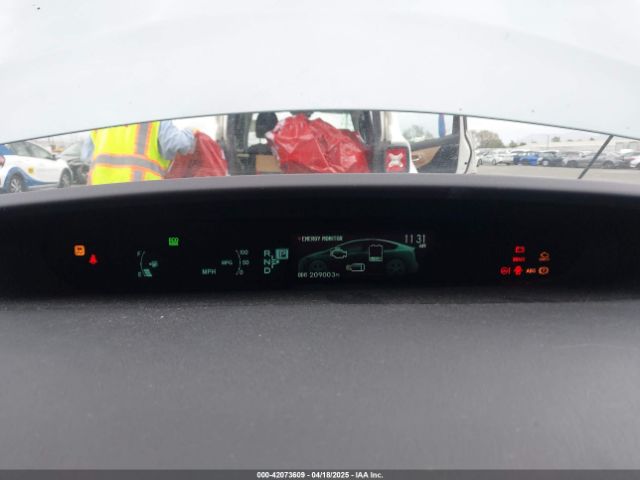 JTDKN3DU5E1814588 Toyota Prius Two