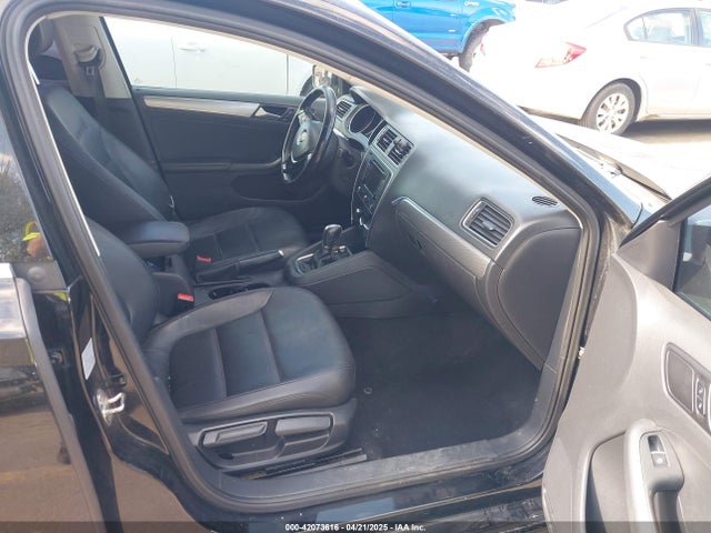3VWD17AJ4FM235602 Volkswagen Jetta 1.8t Se