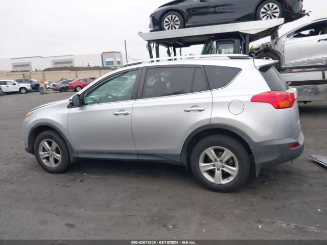 2T3RFREV7EW161656 Toyota Rav4 Xle