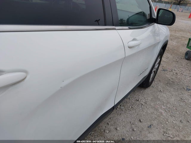 1C4PJLCS7EW258434 Jeep Cherokee Latitude