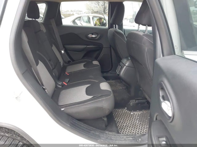1C4PJLCS7EW258434 Jeep Cherokee Latitude