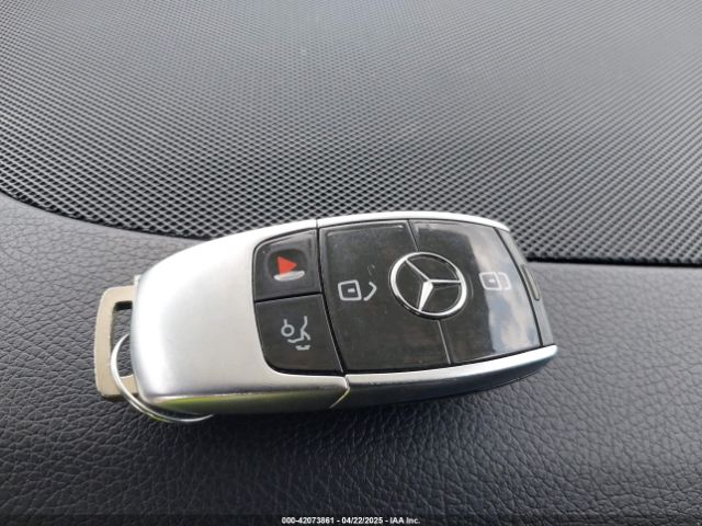 WDDZF4JBXHA048002 Mercedes-Benz E 300