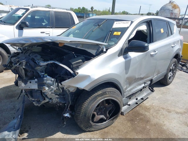 JTMZFREV5JJ163477 Toyota RAV4 LE