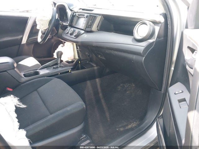 JTMZFREV5JJ163477 Toyota RAV4 LE