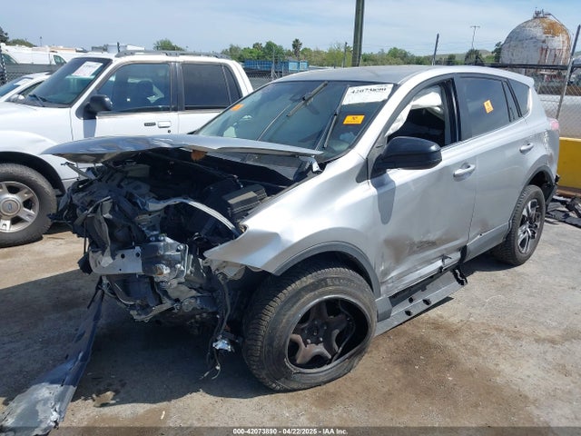 JTMZFREV5JJ163477 Toyota RAV4 LE
