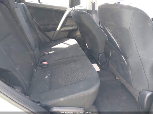 JTMZFREV5JJ163477 Toyota RAV4 LE