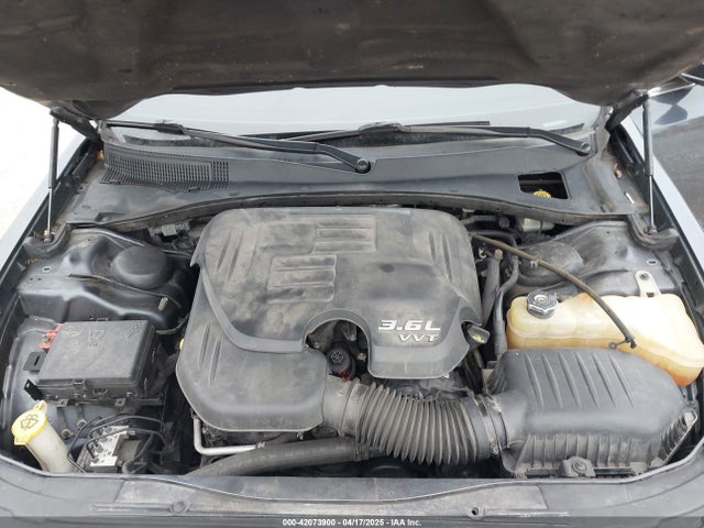 2C3CCAAG0GH135642 Chrysler 300 Anniversary Edition