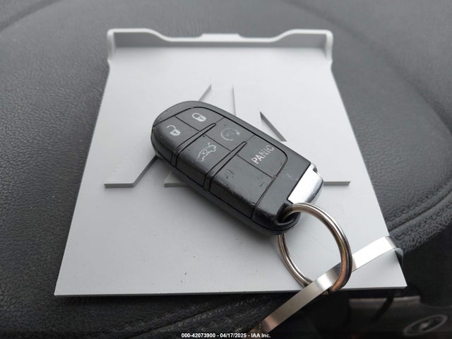 2C3CCAAG0GH135642 Chrysler 300 Anniversary Edition