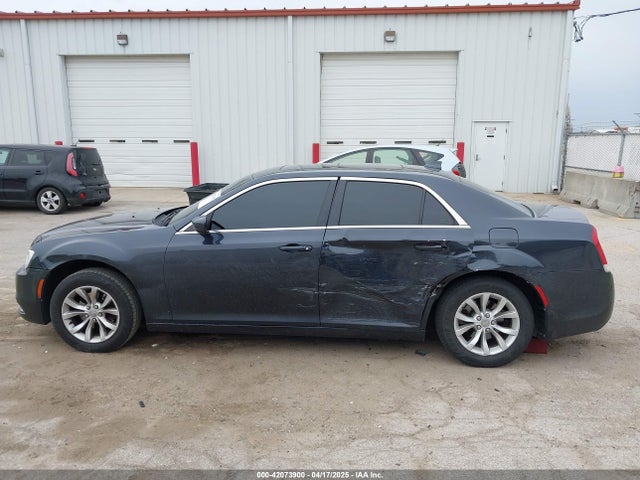 2C3CCAAG0GH135642 Chrysler 300 Anniversary Edition