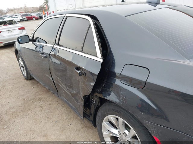 2C3CCAAG0GH135642 Chrysler 300 Anniversary Edition