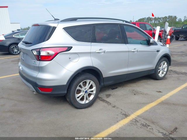 1FMCU0GD2HUC63942 Ford ESCAPE SE