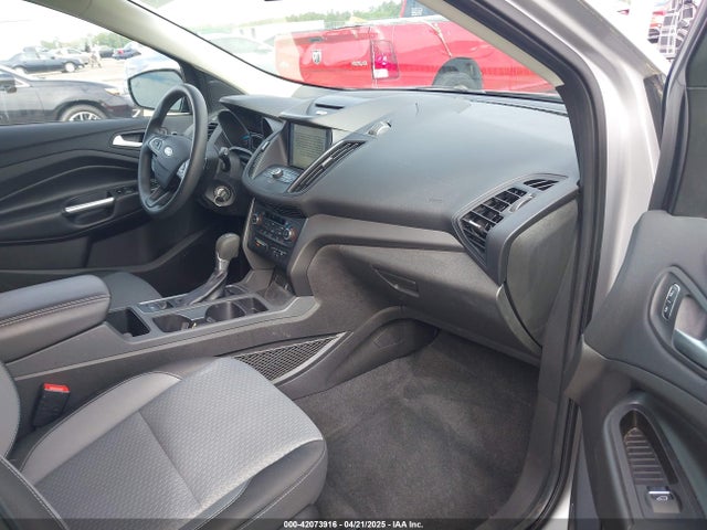 1FMCU0GD2HUC63942 Ford ESCAPE SE