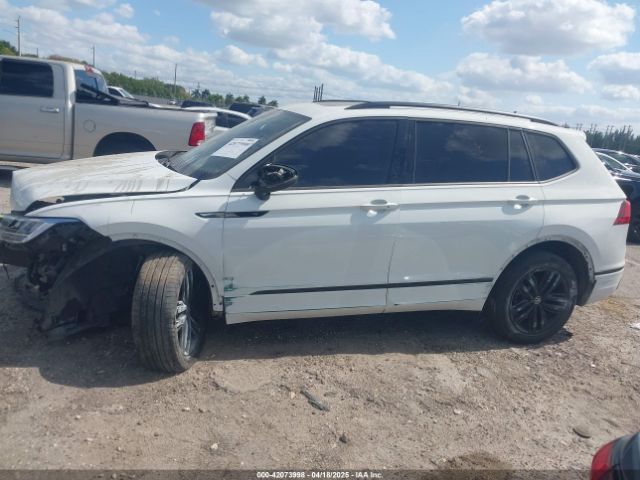 3VVCB7AX5NM040222 Volkswagen Tiguan 2.0t Se R-line Black