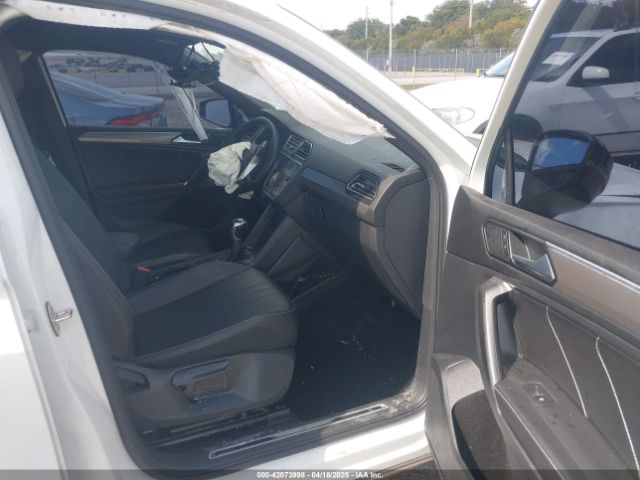 3VVCB7AX5NM040222 Volkswagen Tiguan 2.0t Se R-line Black