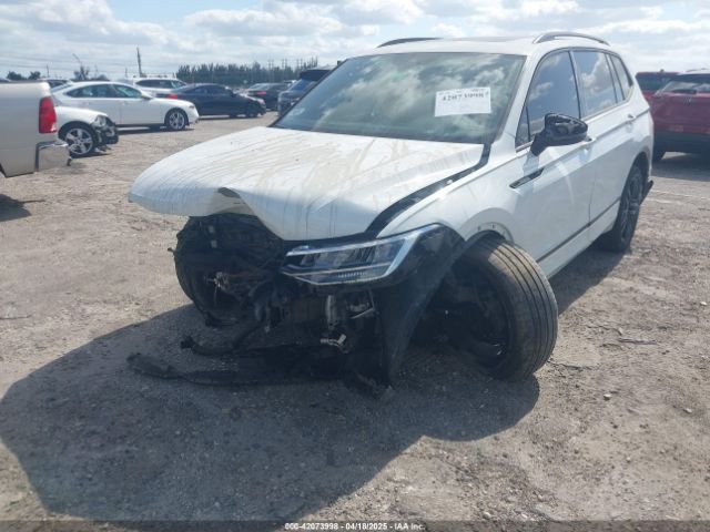 3VVCB7AX5NM040222 Volkswagen Tiguan 2.0t Se R-line Black