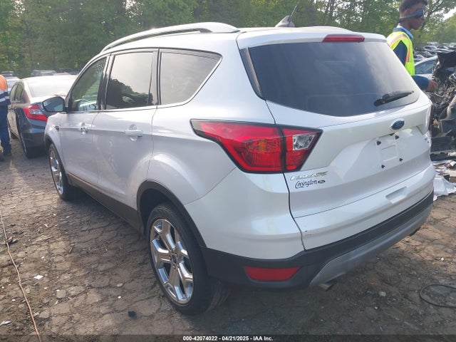 1FMCU9J94KUA43850 Ford Escape Titanium