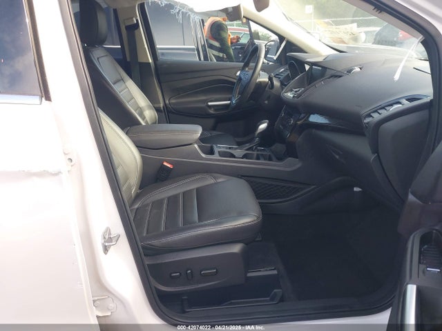 1FMCU9J94KUA43850 Ford Escape Titanium