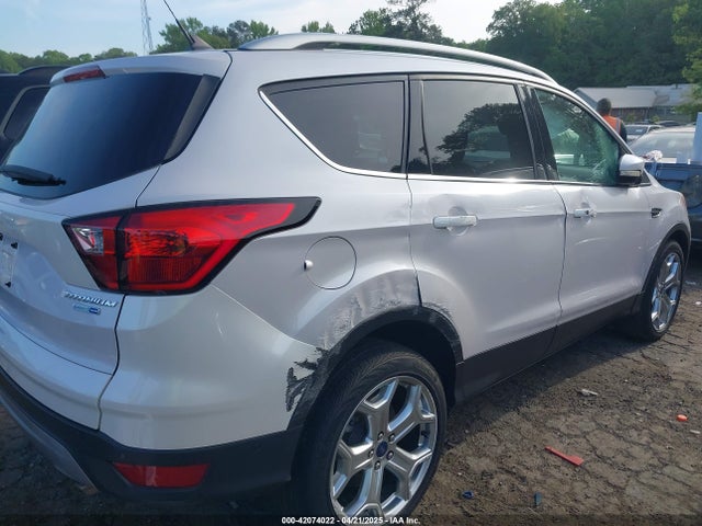 1FMCU9J94KUA43850 Ford Escape Titanium