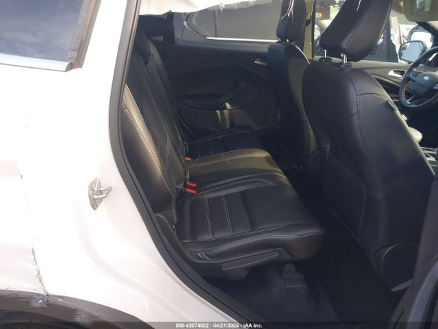 1FMCU9J94KUA43850 Ford Escape Titanium
