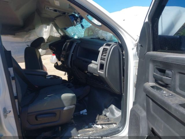 3C6UR5CL9JG209350 RAM 2500 Tradesman  4x4 6'4 Box