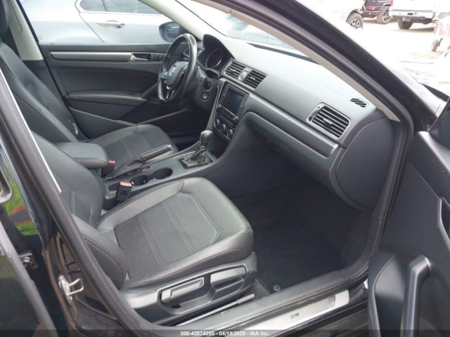 1VWDT7A32HC023488 Volkswagen Passat 1.8t R-line