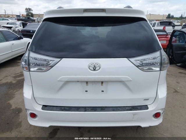 5TDXZ3DC2HS813813 Toyota Sienna Se Premium 8 Passenger
