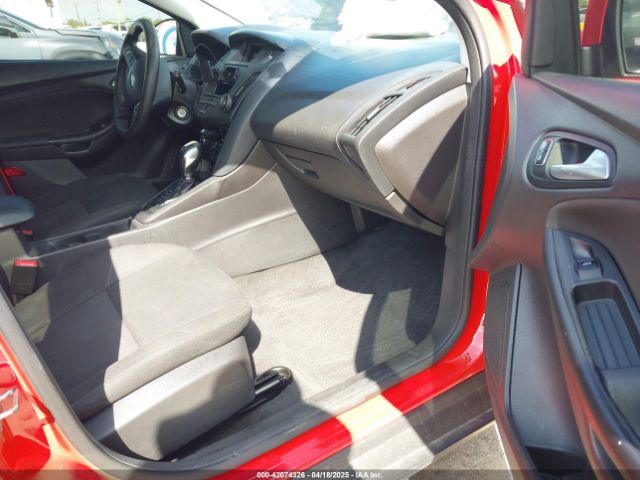 1FADP3K25FL233415 Ford FOCUS SE