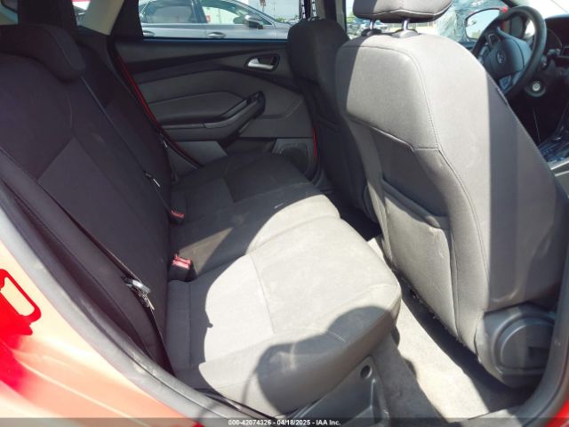 1FADP3K25FL233415 Ford FOCUS SE