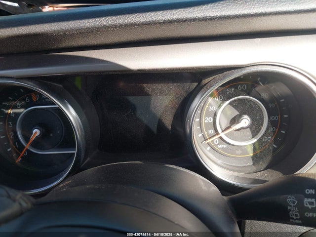1C4HJXDGXKW638885 Jeep 2019