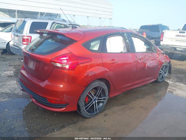 Ford FOCUS ST 2018 1FADP3L92JL331919 Image 4