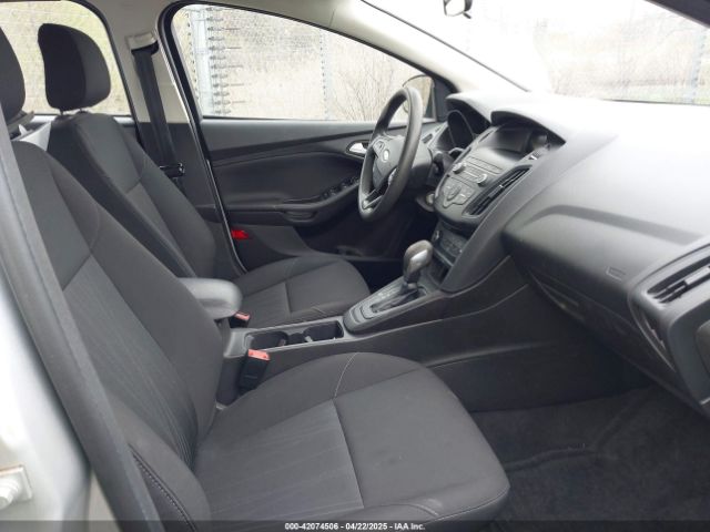 1FADP3F24JL245901 Ford FOCUS SE