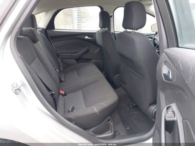 1FADP3F24JL245901 Ford FOCUS SE