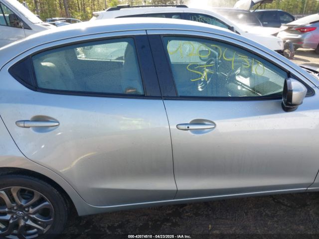 3MYDLBYV5KY502386 Toyota YARIS LE