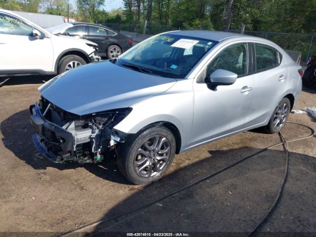 3MYDLBYV5KY502386 Toyota YARIS LE