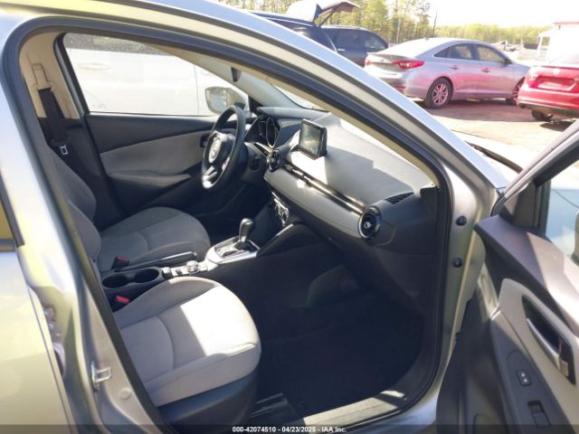 3MYDLBYV5KY502386 Toyota YARIS LE