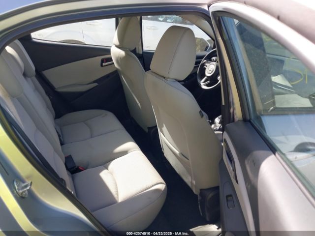 3MYDLBYV5KY502386 Toyota YARIS LE