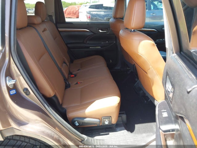 Toyota Highlander Limited Platinum 2018 5TDYZRFH7JS269654 Image 8
