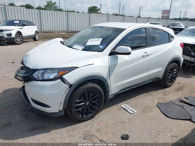 Honda HR-V LX 2016 3CZRU5H33GM730980 Image 2