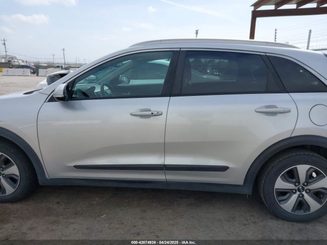 KNDCC3LC6J5148315 KIA NIRO EX