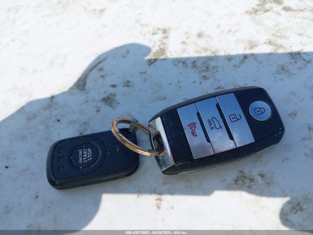 5XYPKDA55HG307860 KIA Sorento 3.3l Sx