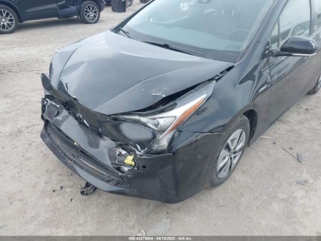 JTDKARFUXH3041931 Toyota Prius Four