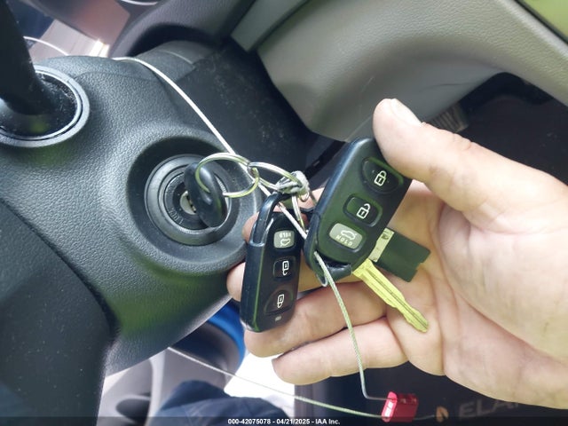 KMHD84LF2HU165520 Hyundai ELANTRA SE